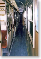 列車内の通路とコンパートメント