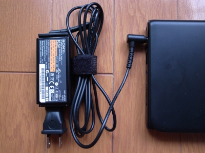 電源プラグ＋ACアダプタ＋ノートPC