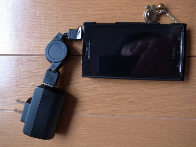 ACアダプタ＋MicroUSB充電ケーブル＋携帯電話