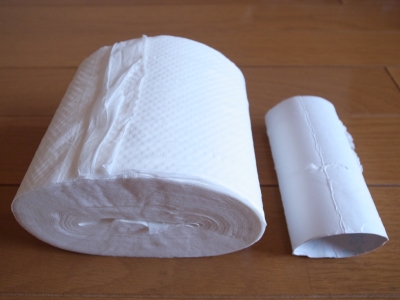 芯を抜いたトイレットペーパー